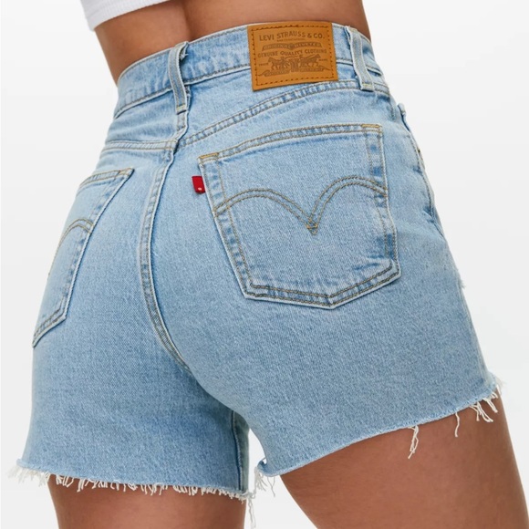 Levi’s Ribcage Shorts - Picture 2 of 9